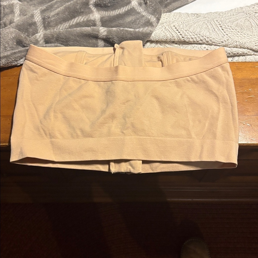 Medela Hands Free Tan Pumping Bra - Picture 2 of 3